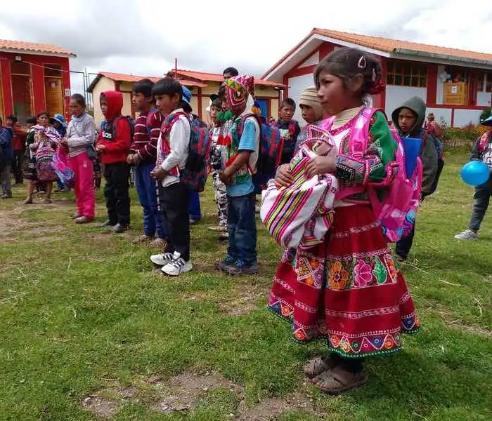Ayuda a las niñas Risun Peru Travel